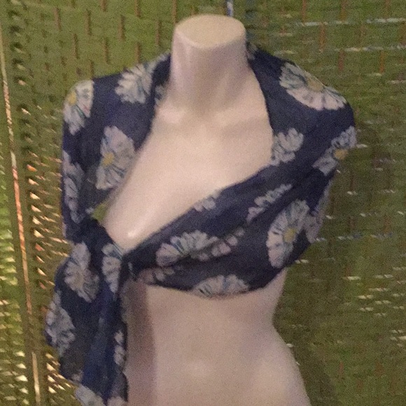 🌻NWT Too Amazing & So Much Fun Daisy Scarf Closet Must Have Makes Great Gift 🌻 - Picture 5 of 6